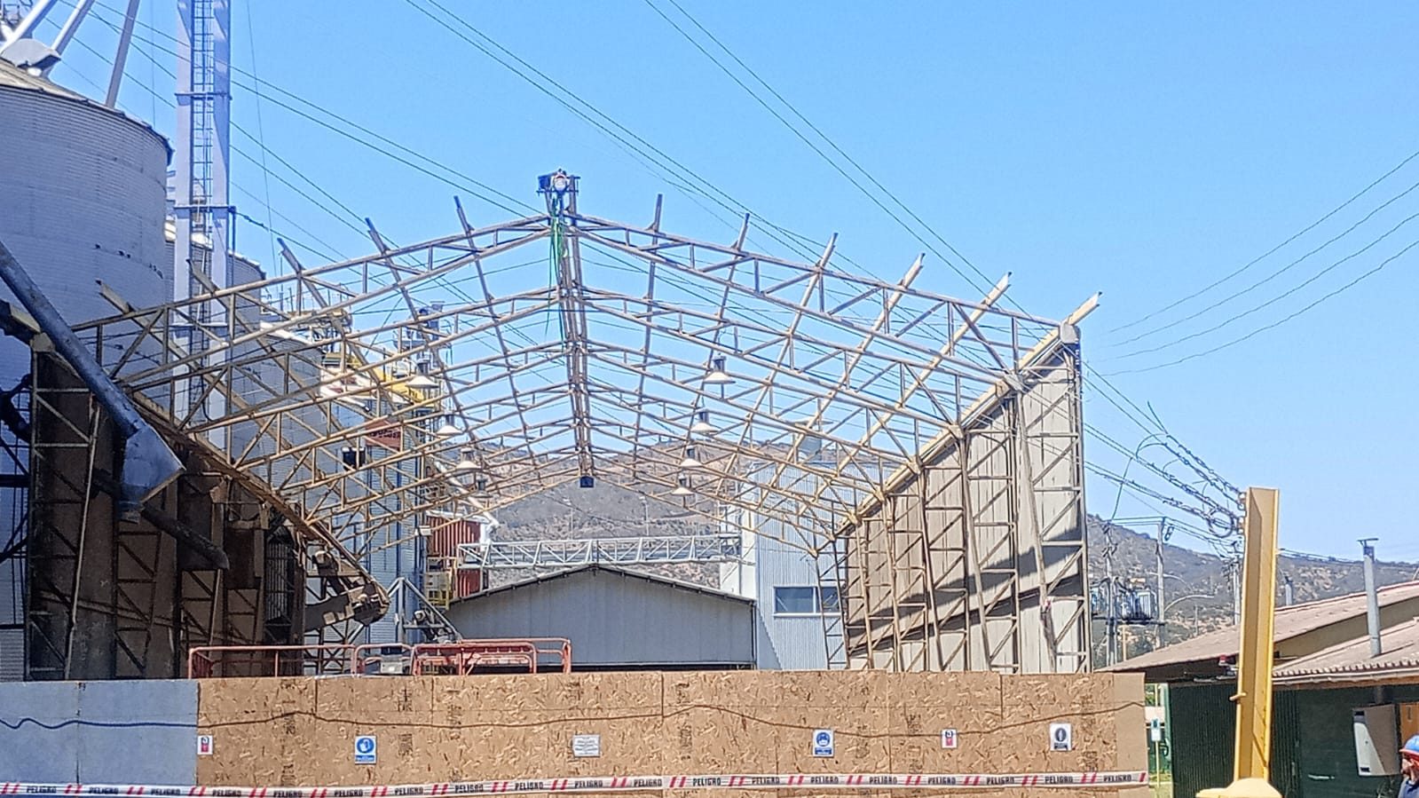 Cambio de techumbre industrial · 1.200 m²